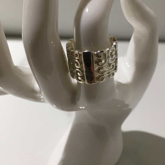Sterling Silver Ring size 7 - Picture 2 of 3